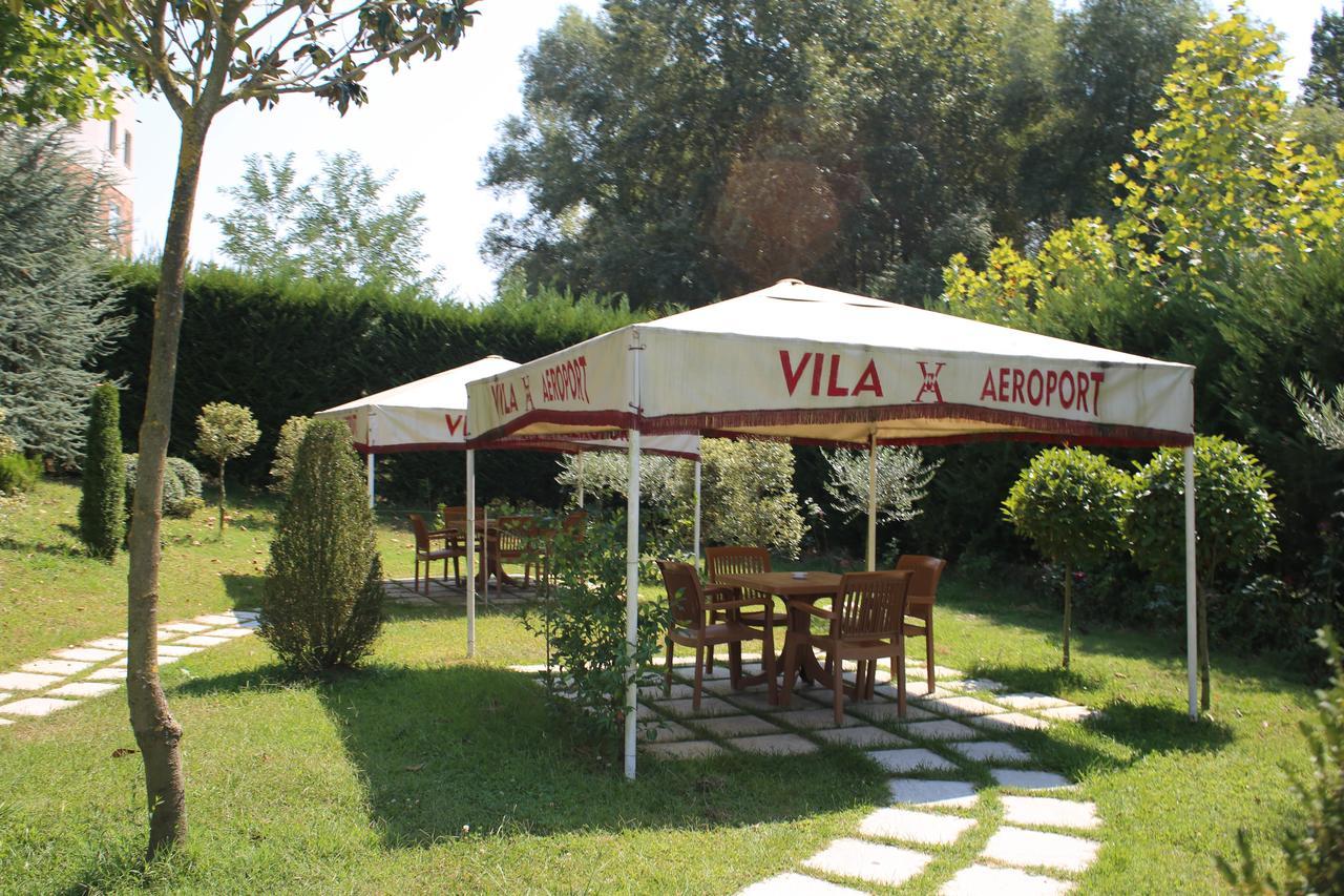 Hotel Vila Aeroport Rinas Exterior photo