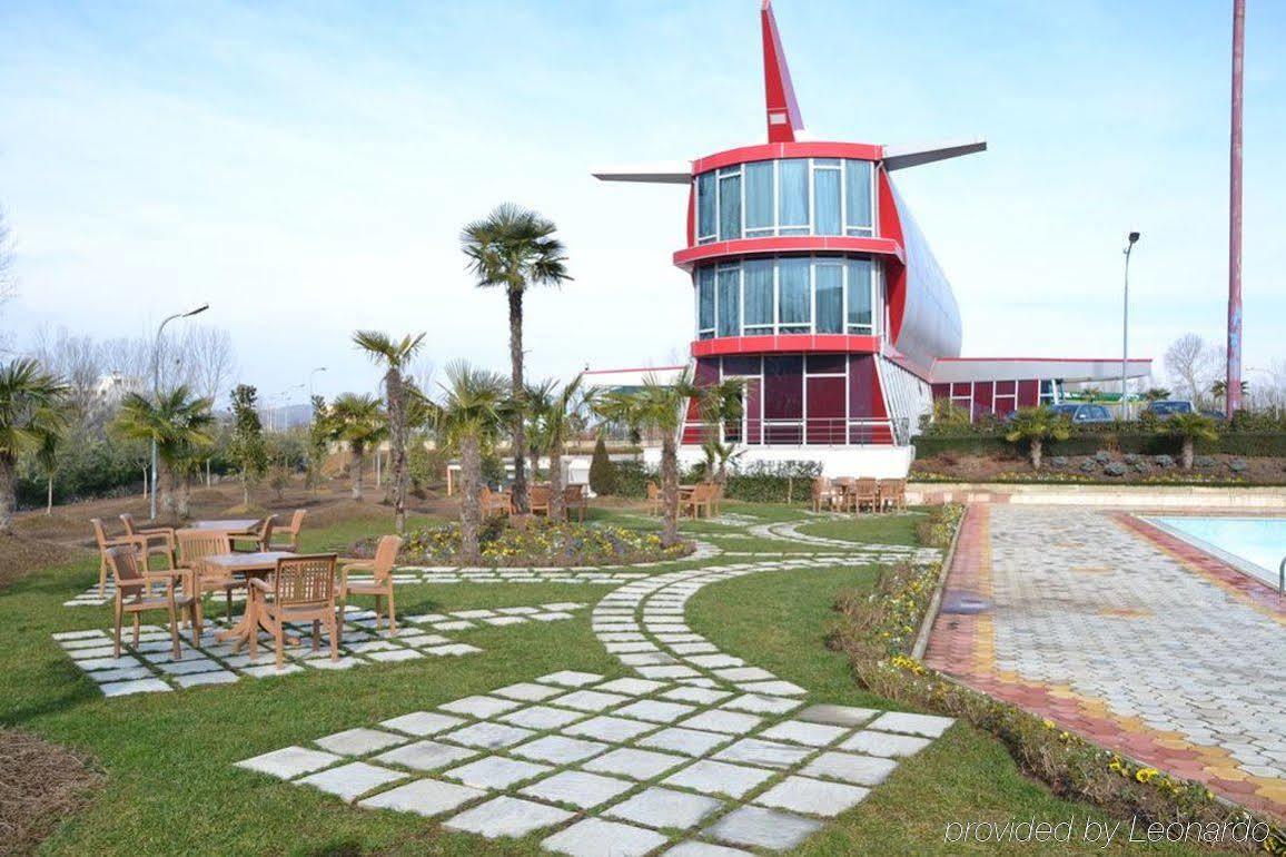 Hotel Vila Aeroport Rinas Exterior photo